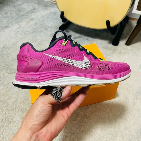 Used Women Size 7.5 Nike Luanrglide+5 Running Sneakers In Pink With White Swoops - Picture 5 of 12